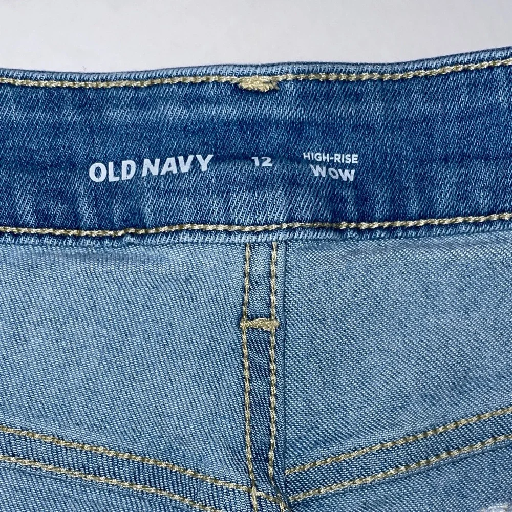 Old Navy Women's Light Blue Denim Shorts - Picture 2 of 8